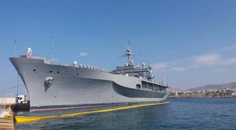 Στον Πειραιά η ναυαρχίδα του έκτου στόλου των ΗΠΑ (εικόνες)